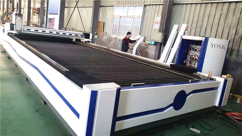 信爾臺(tái)式數(shù)控激光切割機(jī)002